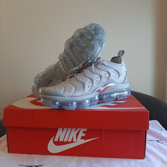 AIR VAPORMAX PLUS - Picture 6 of 6